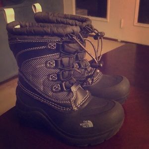 North face children’s snow boots size 11